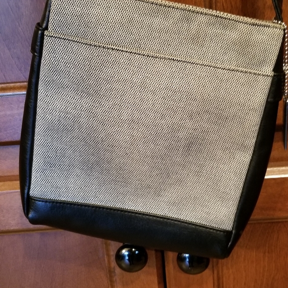 Nine West small purse - Picture 3 of 3